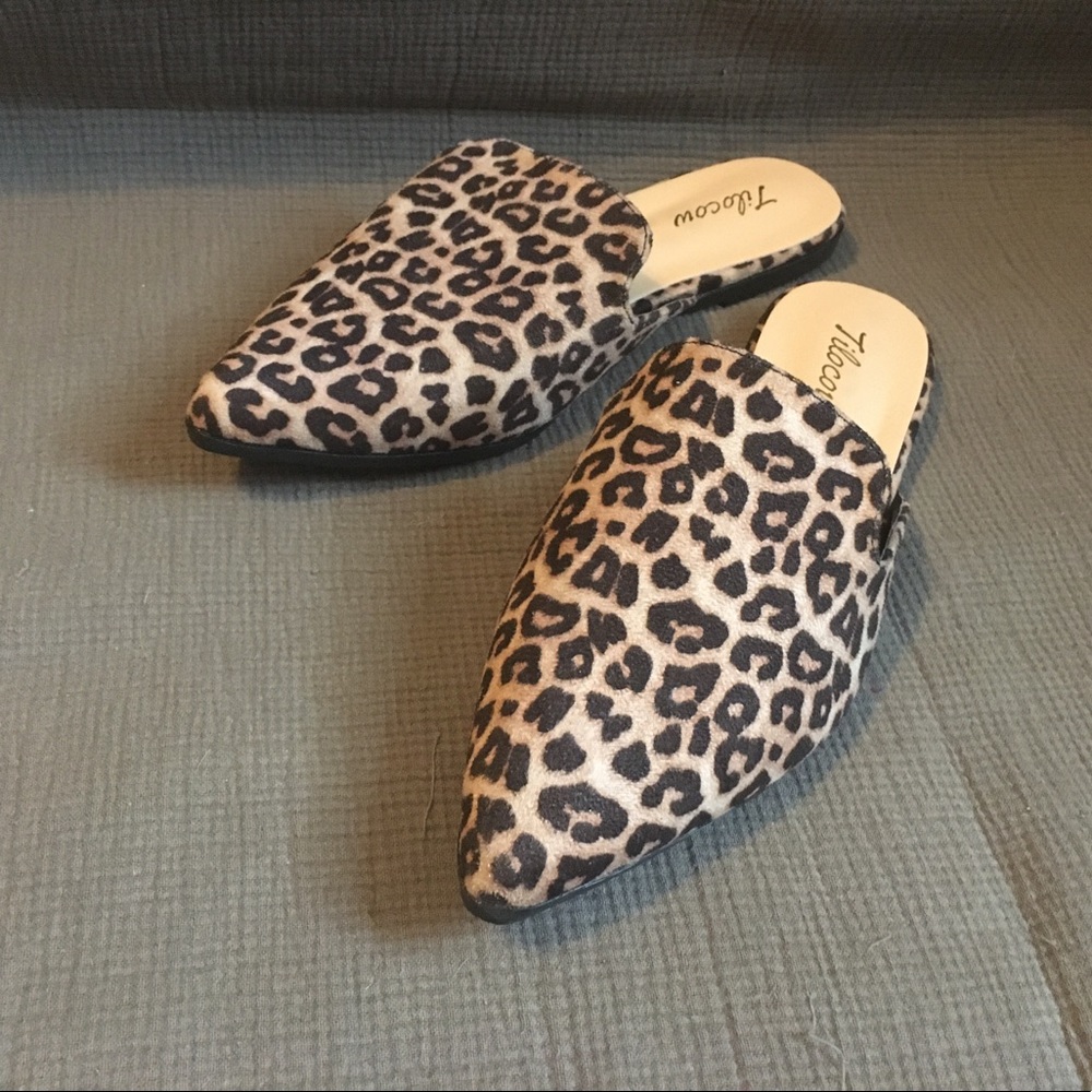 Tilocow point toe mules